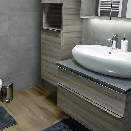 Delux 14 * Суботица