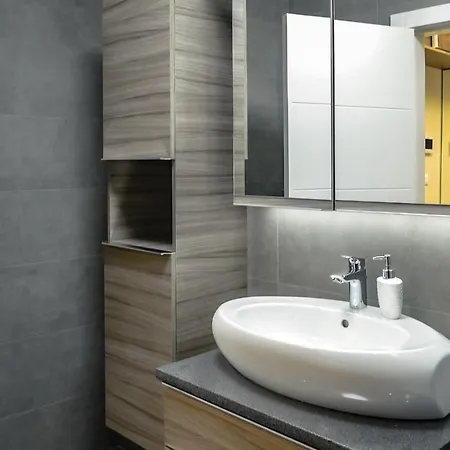 Delux 14 * Суботица